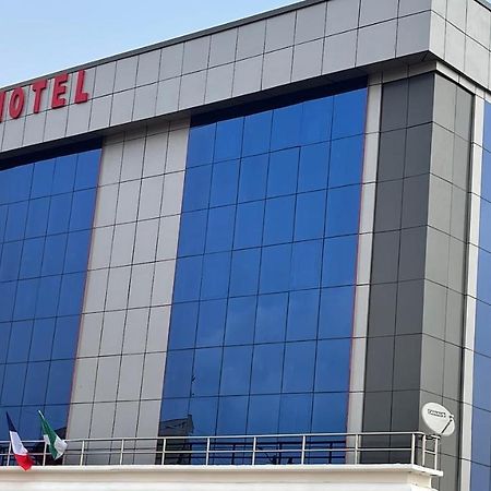 La Rochelle Hotel Yaoundé Eksteriør bilde