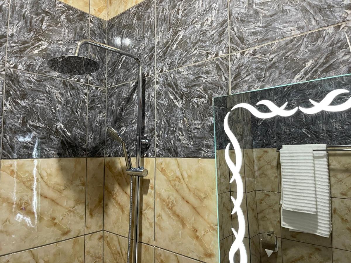 La Rochelle Hotel Yaoundé Eksteriør bilde