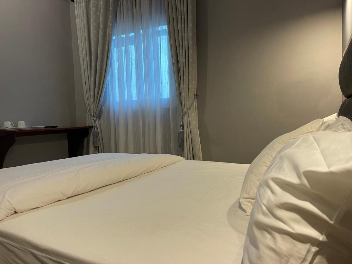 La Rochelle Hotel Yaoundé Eksteriør bilde