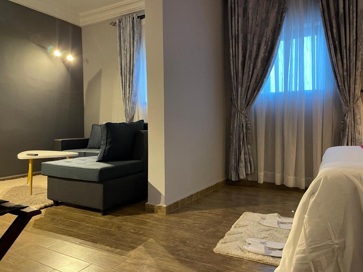 La Rochelle Hotel Yaoundé Eksteriør bilde
