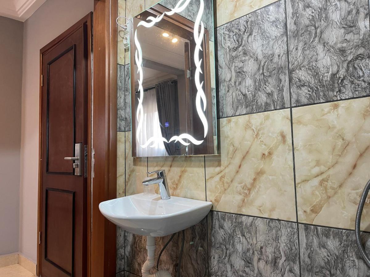 La Rochelle Hotel Yaoundé Eksteriør bilde